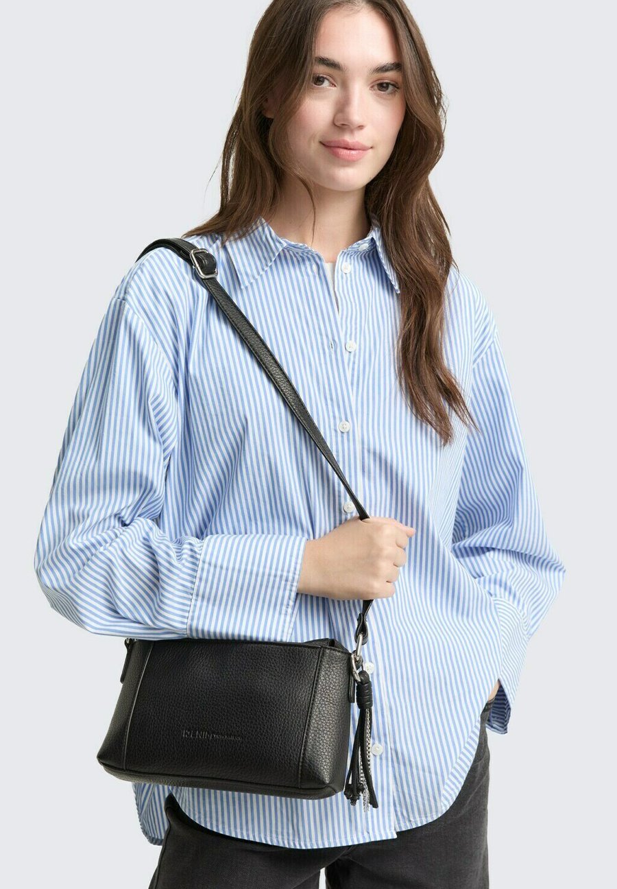 

Сумка кросс-боди TOM TAILOR DENIM TTPRIYA S UMHÄNGE MIT ZIERNÄHTEN, Schwarz Black/Black