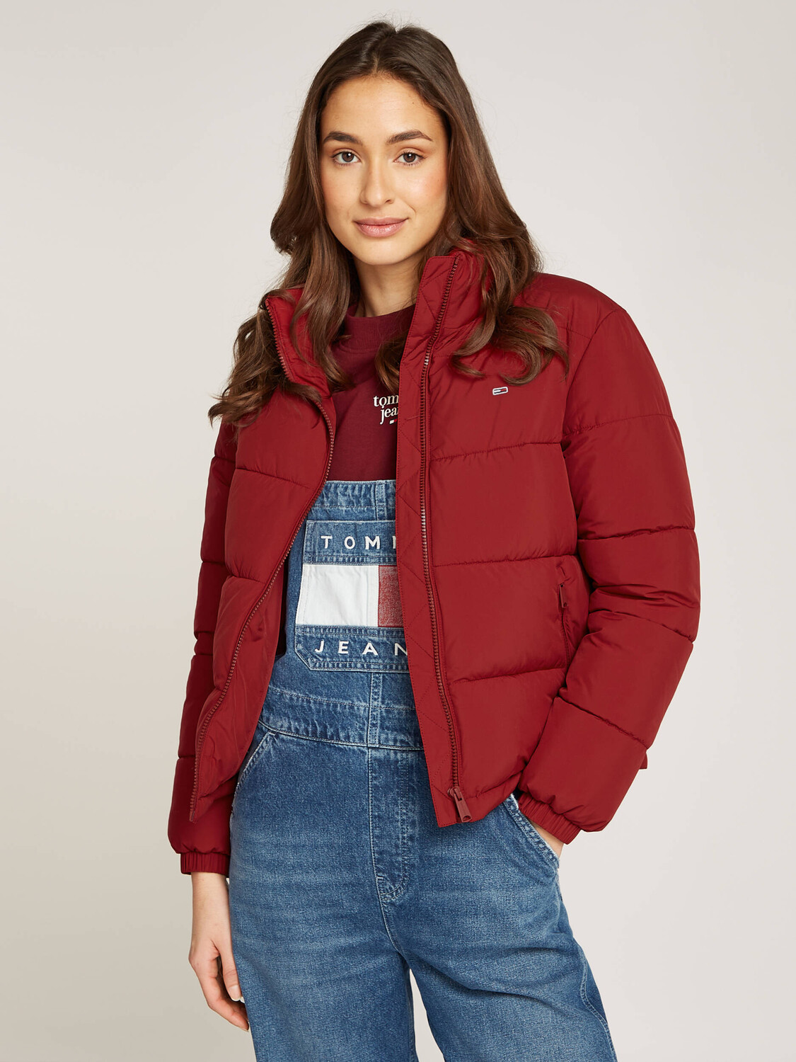 

Куртка Tommy Jeans ESSENTIAL Regular Fit, красный