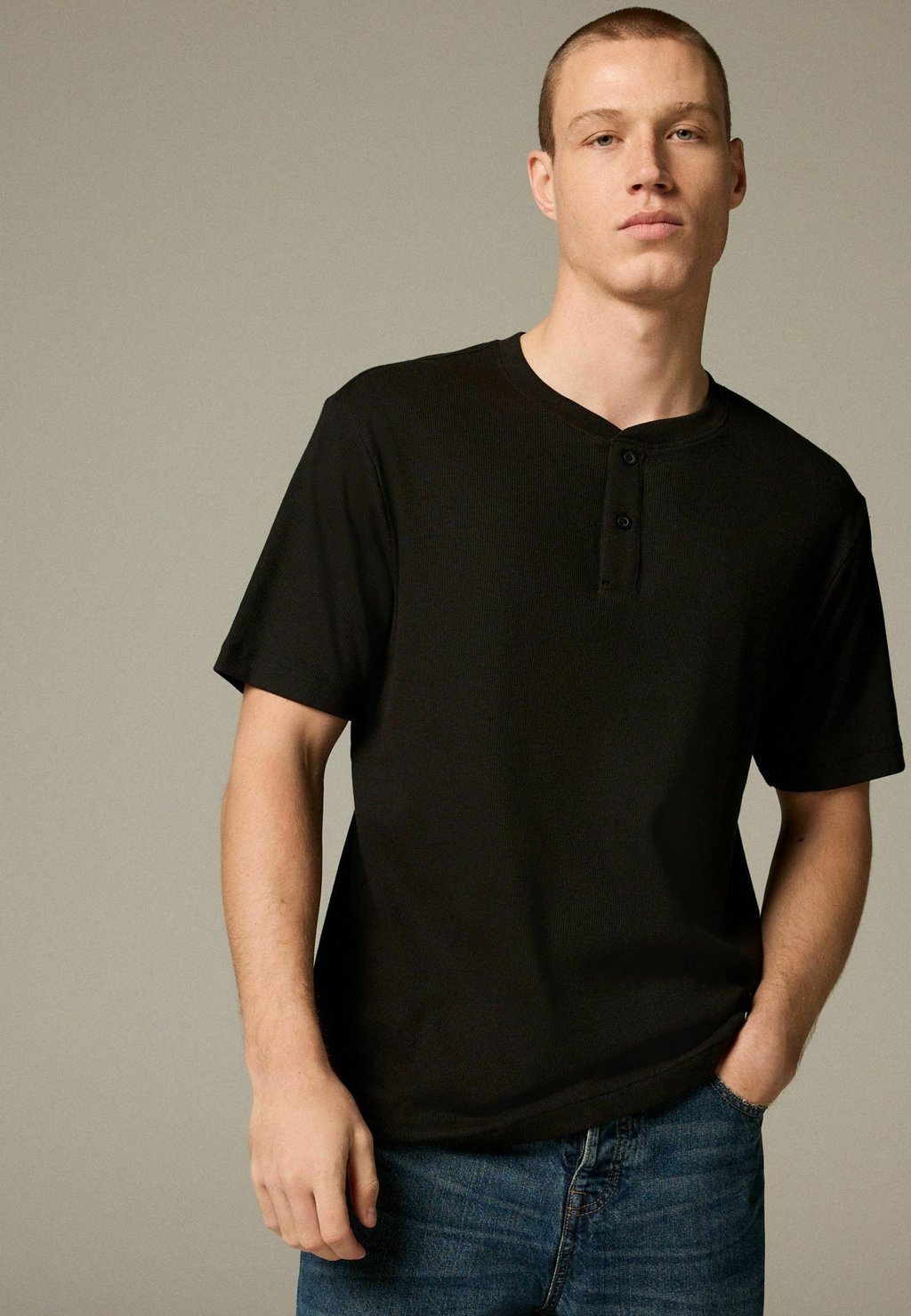 

Базовая футболка REGULAR FIT Next, черный