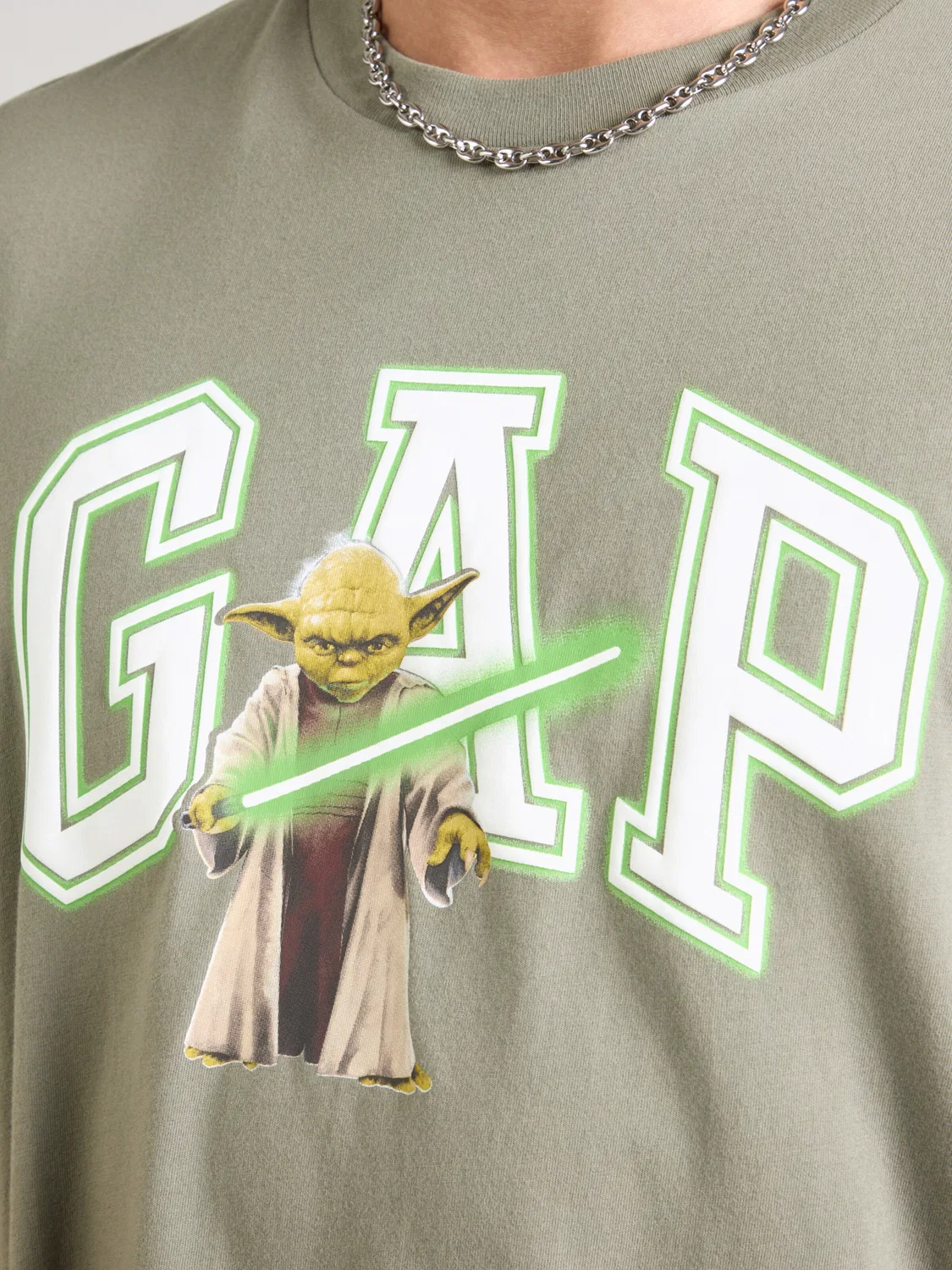 Рубашка Gap YODA в цветах хаки, киви и светло-зеленом — фото 2
