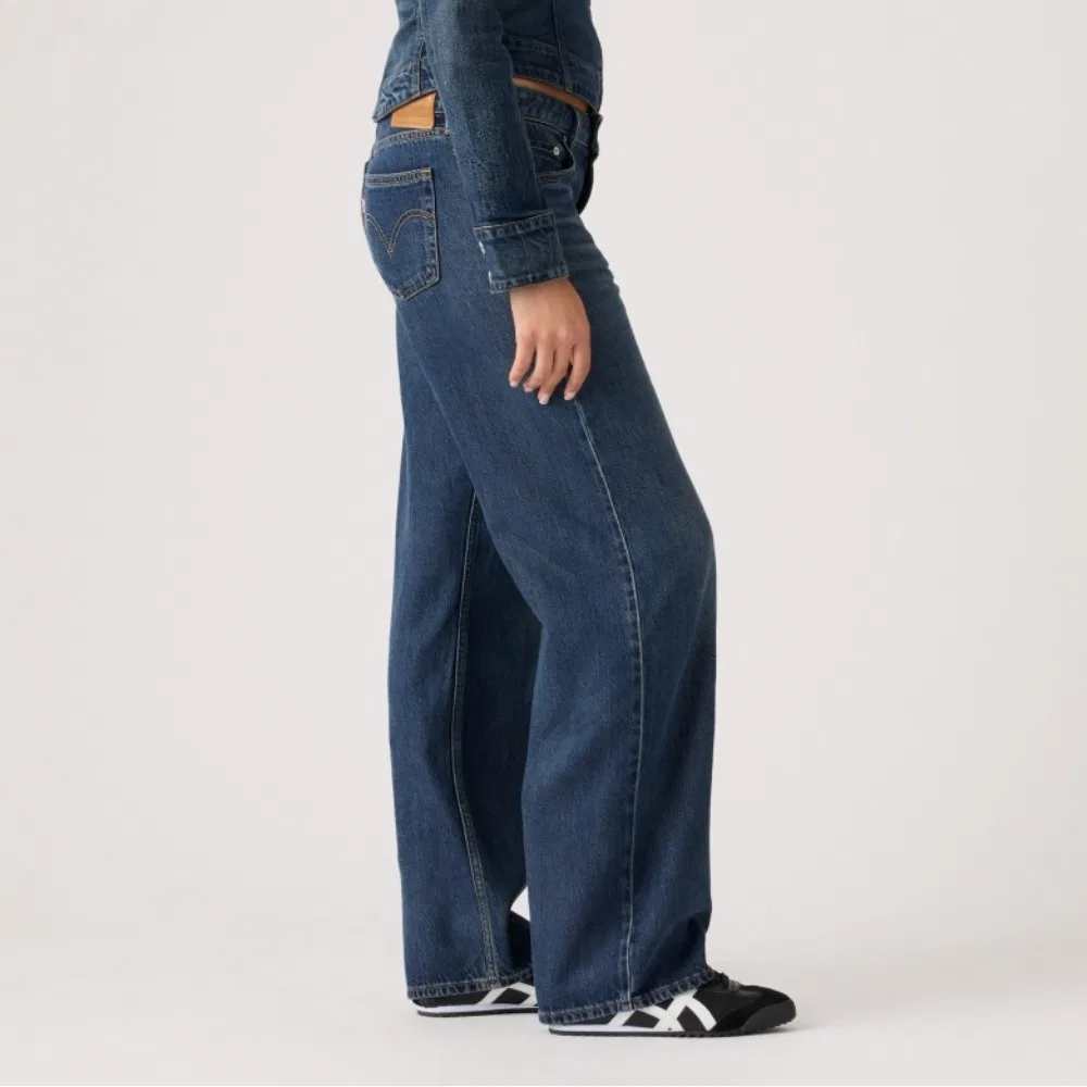Женские свободные джинсы с низкой посадкой тёмно-индиго от Levi's — фото 2