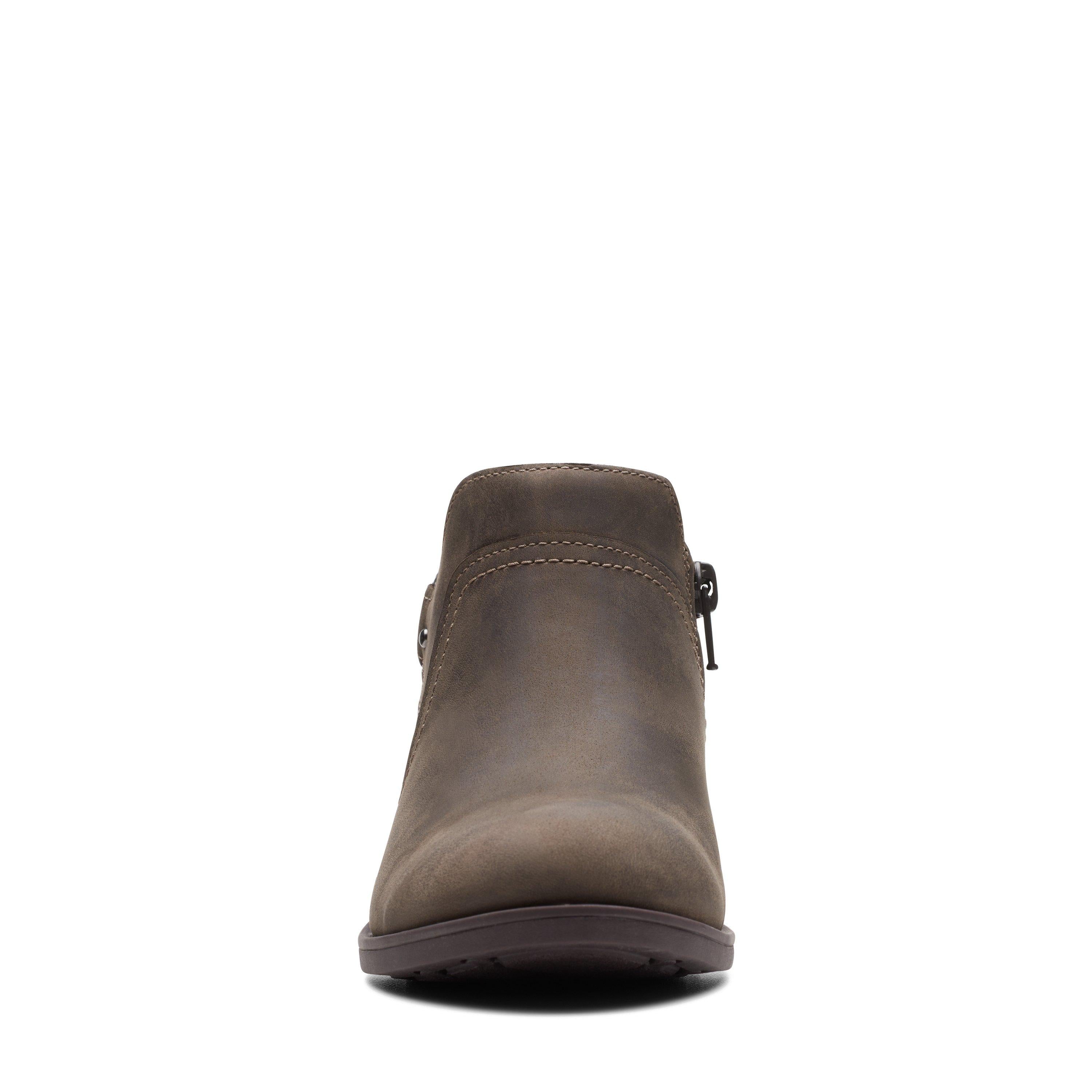 Ботильоны женские Clarks на каблуке с пряжкой, коричневый — фото 3