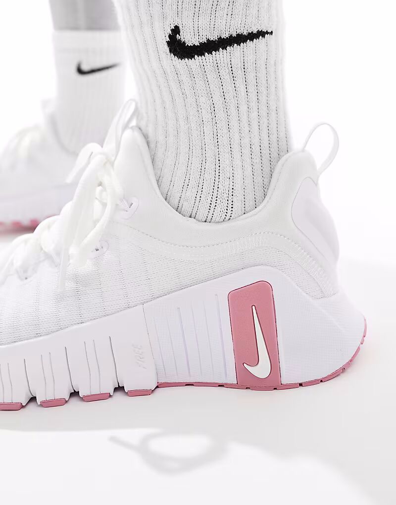 Кроссовки Nike Training Free Metcon 6 белого и розового цветов — фото 4