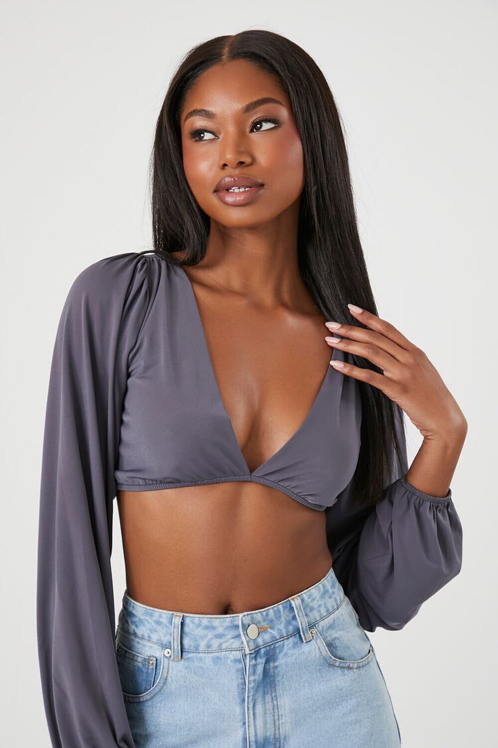 

Укороченный топ с крест-накрест и глубоким вырезом Forever 21, угольный