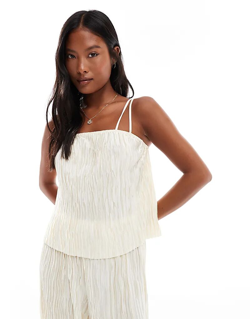 

Vero Moda Petite, фактурный плиссированный топ с двумя бретельками, цвет «березовый крем»