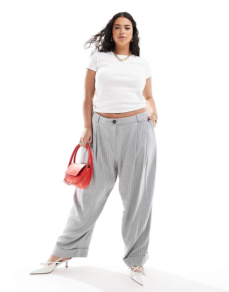 

ASOS DESIGN Curve – Элегантные зауженные брюки с отворотом по низу и полосками