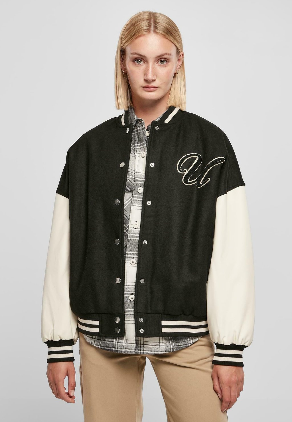 

Бомбер Urban Classics BIG U COLLEGE, цвет Black Palewhite