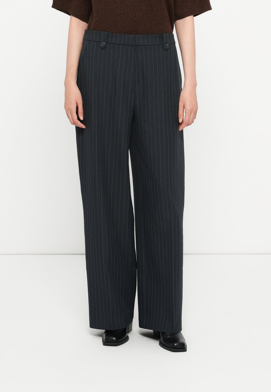 

Брюки ONLY ONLROME LIFE WIDE PINST PANT, Moonless Night/Navalacademy/Dark Blue