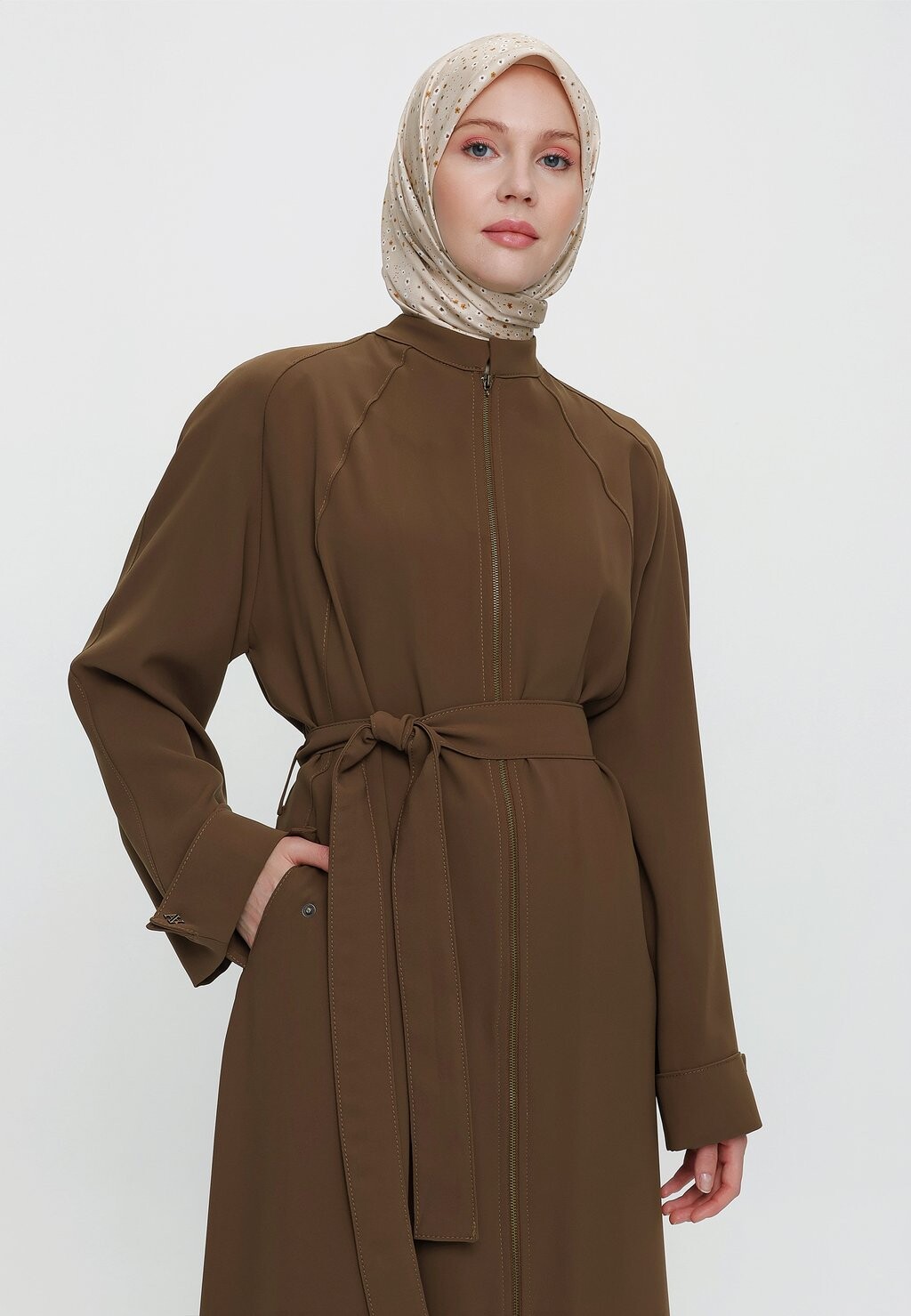 

Тренчкот MODEST BELTED MAXI DAY DRESS Armine, коричневый