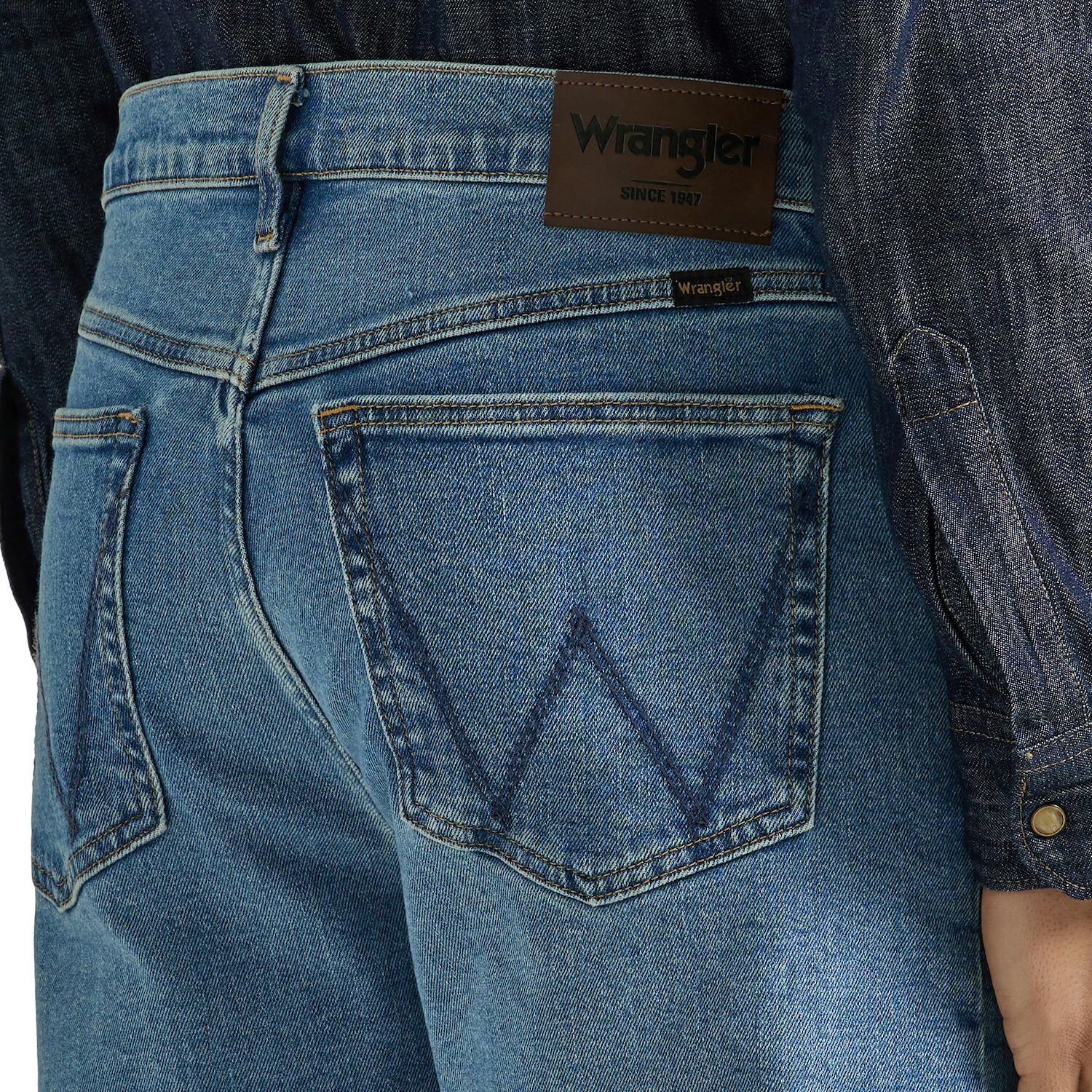 Мужские джинсы Wrangler обычного кроя повышенной комфортности — фото 4