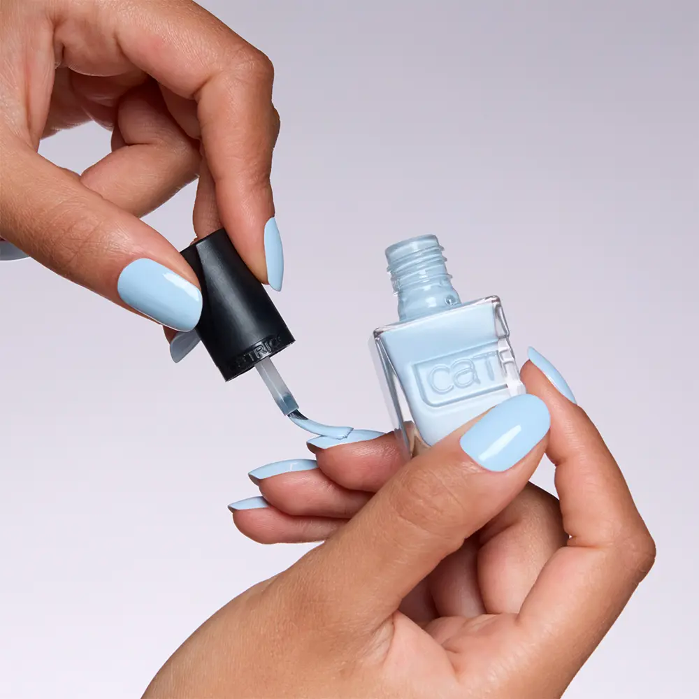 Лак для ногтей Gel affair esmalte de uñas Catrice, цвет 029-Blue You A Kiss, 10,5 мл. — фото 3
