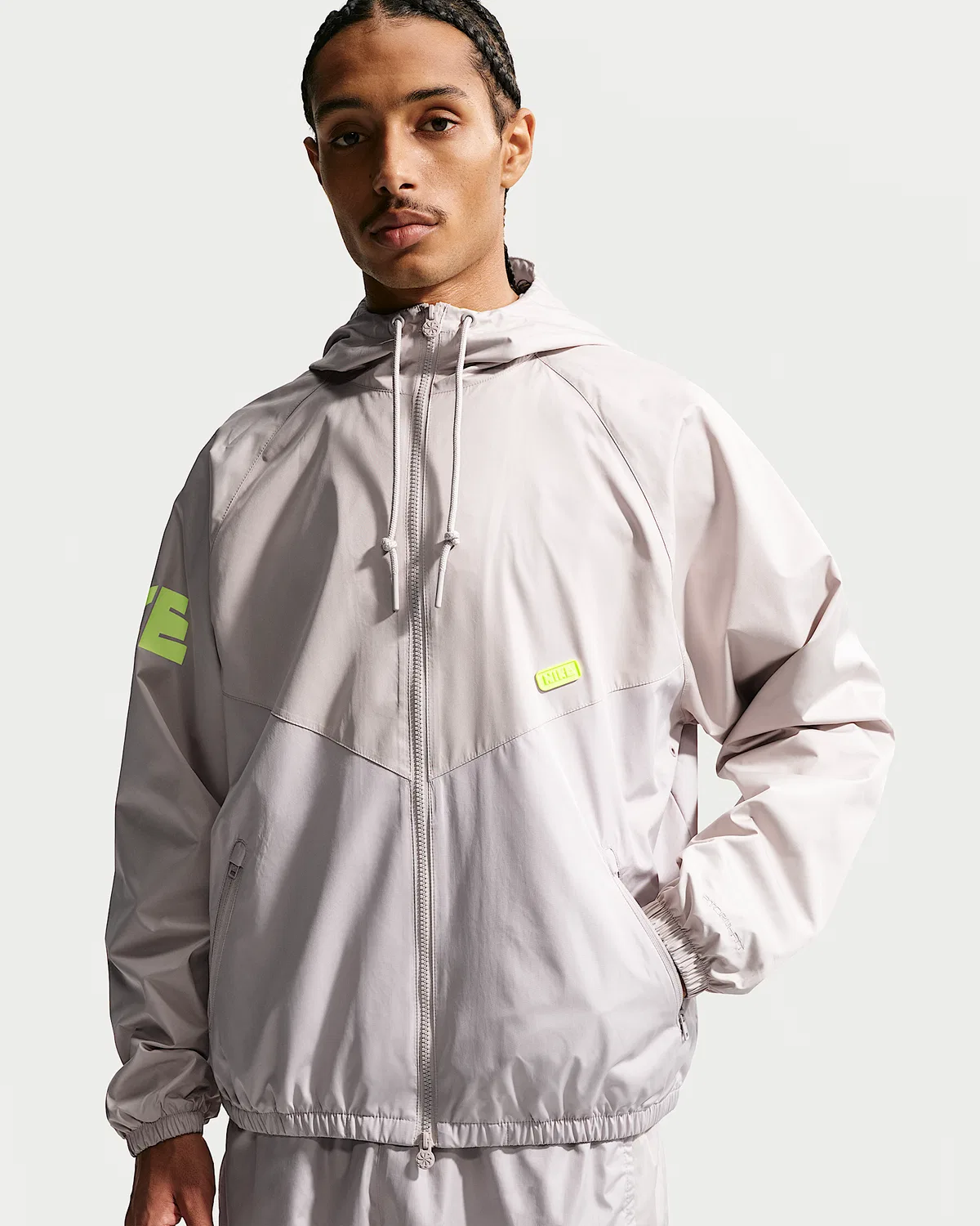 Мужская ветровка Nike Windrunner с принтом, Cream II/Moon Particle/Volt