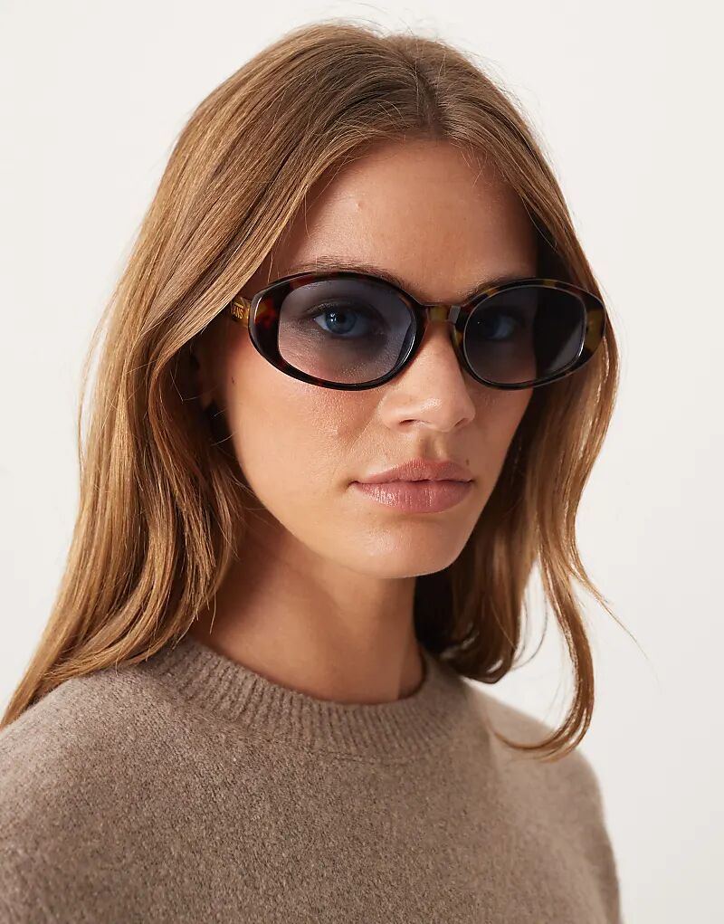 

Солнцезащитные очки Vans out there с коричневым черепаховым принтом