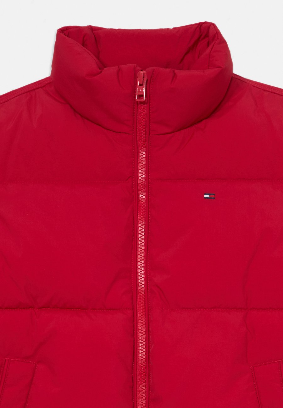 Зимняя куртка Tommy Hilfiger FLAG PUFFER JACKET UNISEX, Medium Red/Red — фото 3