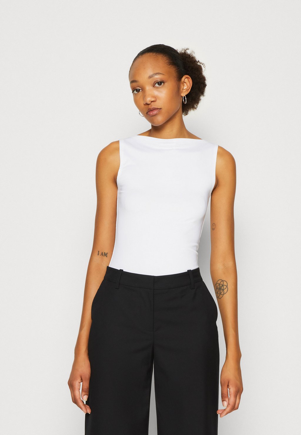 

Топ ANNIE BOATNECK SLEEVELESS Weekday, белый