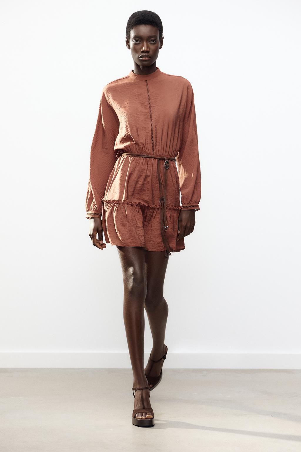 

Короткое ажурное платье с поясом ZARA, цвет Light brown