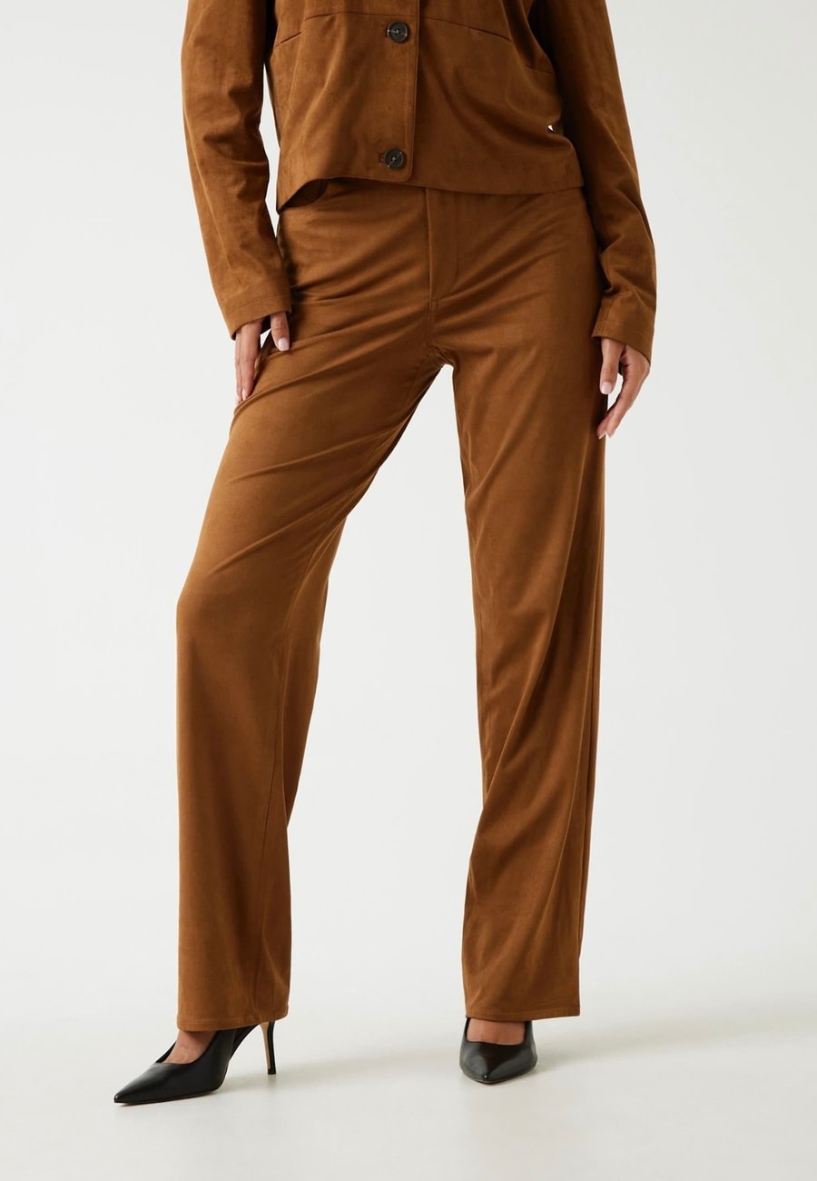 

Брюки Guess Trousers, Braun/Brown