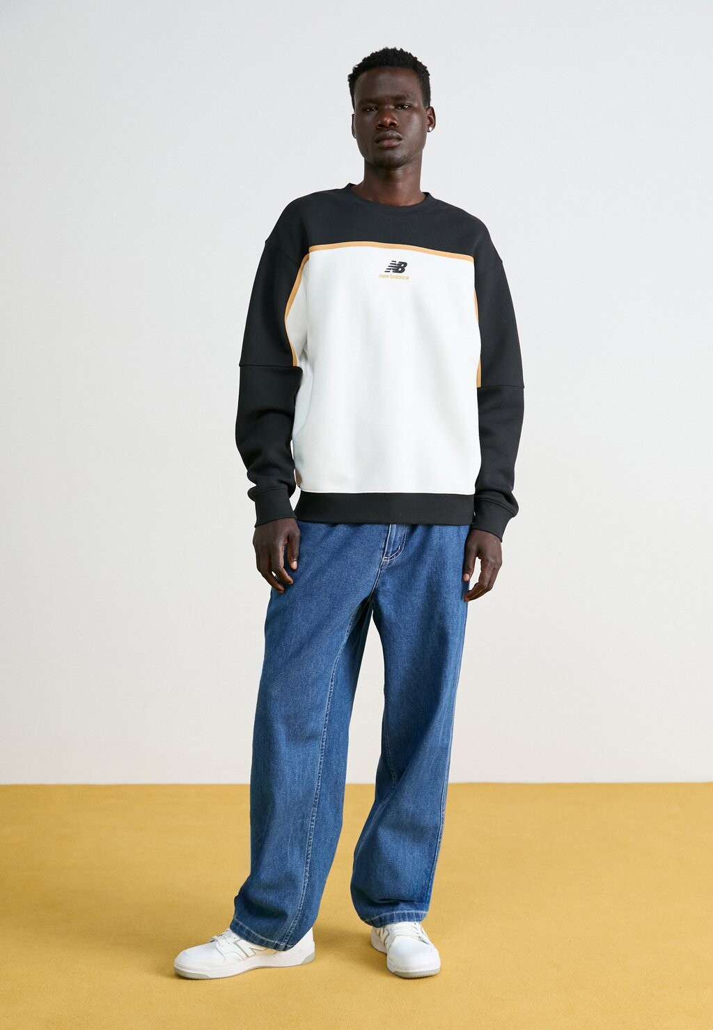 

Толстовка с капюшоном CLASSICS CREW New Balance, черный