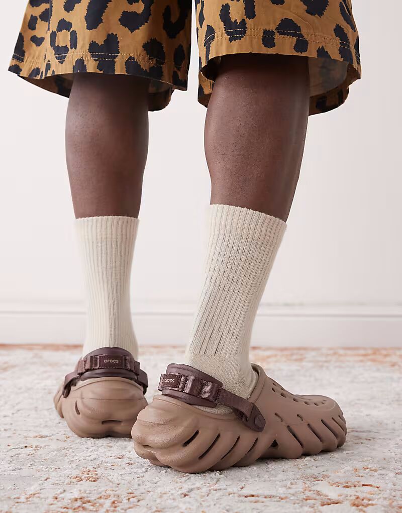 Сабо Crocs Echo светло-коричневого цвета — фото 2