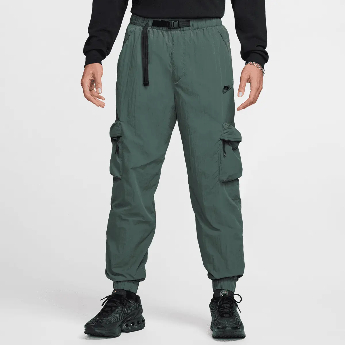 

Спортивные брюки Nike Tech Woven Cargo Pants, зеленый/черный