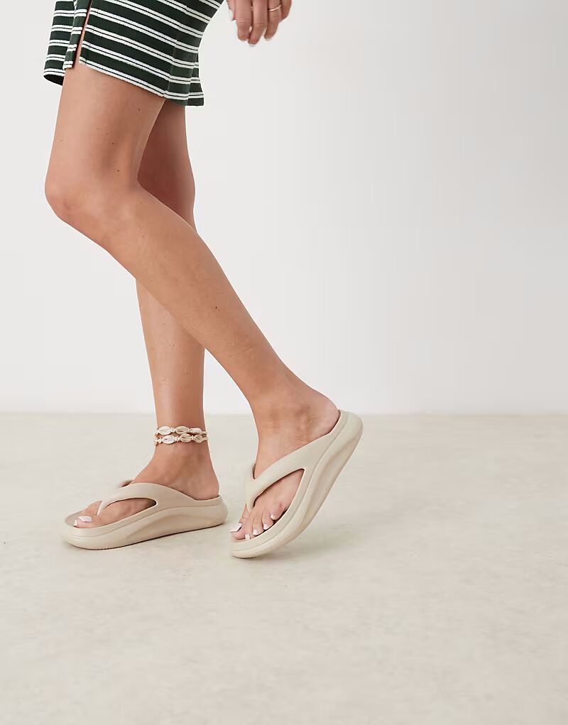 Шлепанцы-слайдеры ASOS DESIGN Fudge на толстой подошве бежевого цвета — фото 3