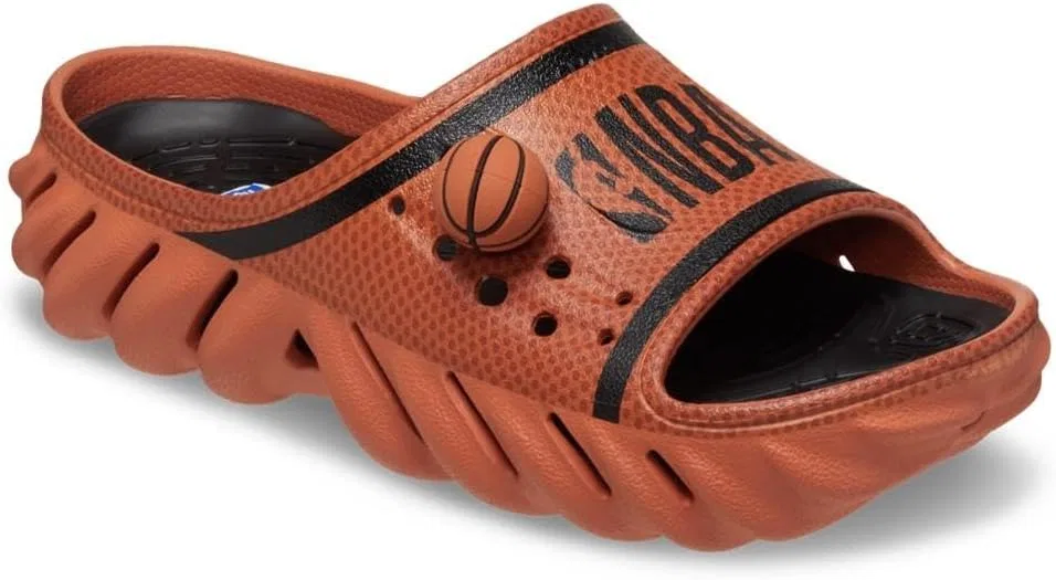 Сандалии Crocs унисекс для взрослых NBA Echo Slide Slide Sandals, оранжевый — фото 2
