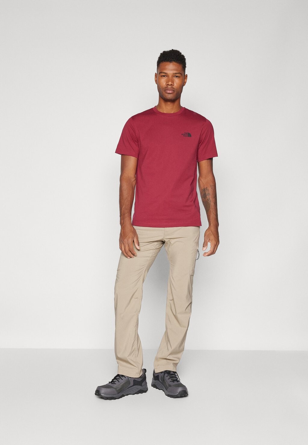 

Принт на футболке SIMPLE DOME TEE The North Face, Бордо