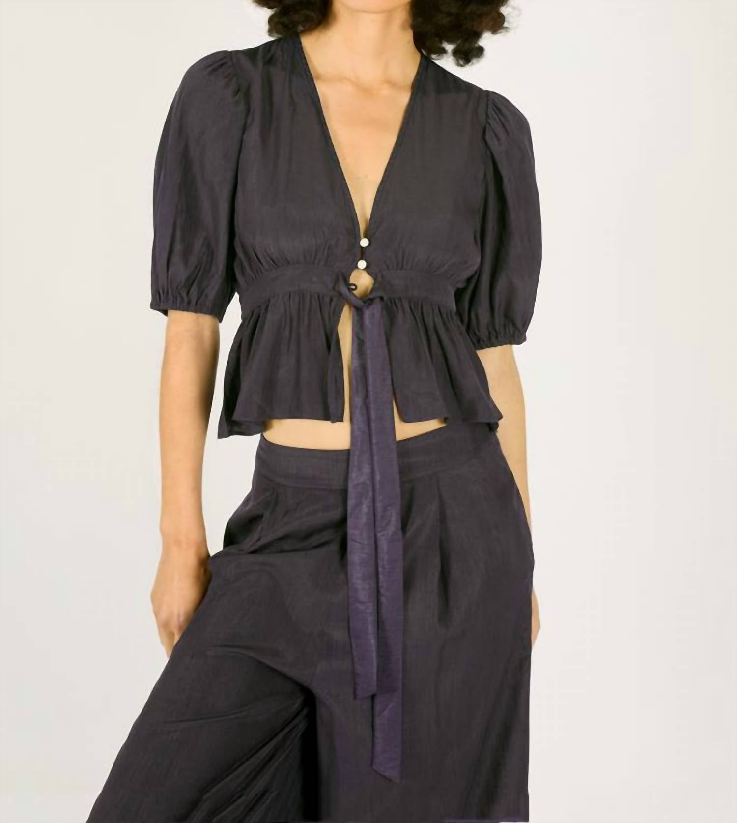 

Топ Margot в черном цвете Traffic People