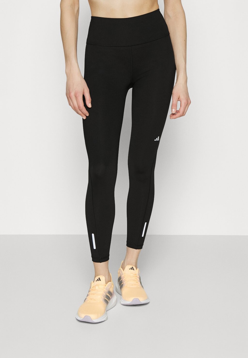 

Тайтсы Adidas, черный