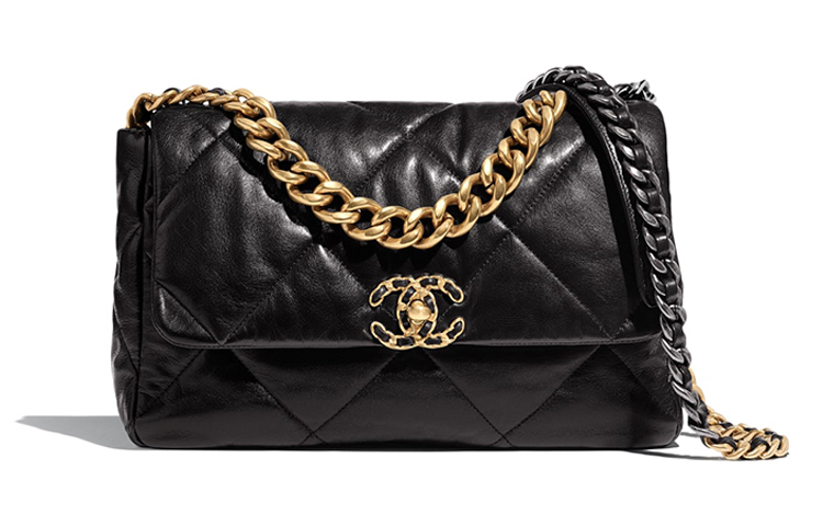 CHANEL Большая сумка из блестящей ягнячьей кожи с золотистой и серебристой отделкой — фото 2