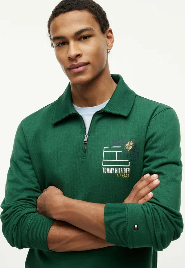Свитшот Tommy Hilfiger Graphic quarter zip rugby sweatshirt, уличный зелёный — фото 4