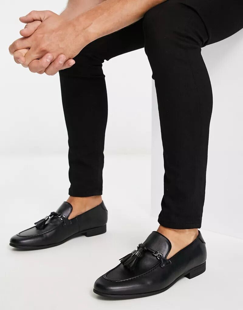 

Черные лоферы из искусственной кожи с кисточками ASOS