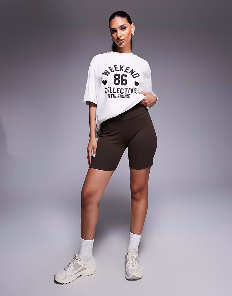 

Леггинсы-шорты Weekend Collective coord с рисунком в виде сердца шоколадного цвета ASOS Weekend Collective