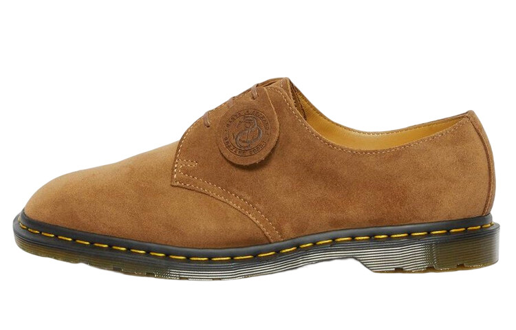 

Женские повседневные туфли унисекс с низким верхом коричневого цвета Dr.Martens