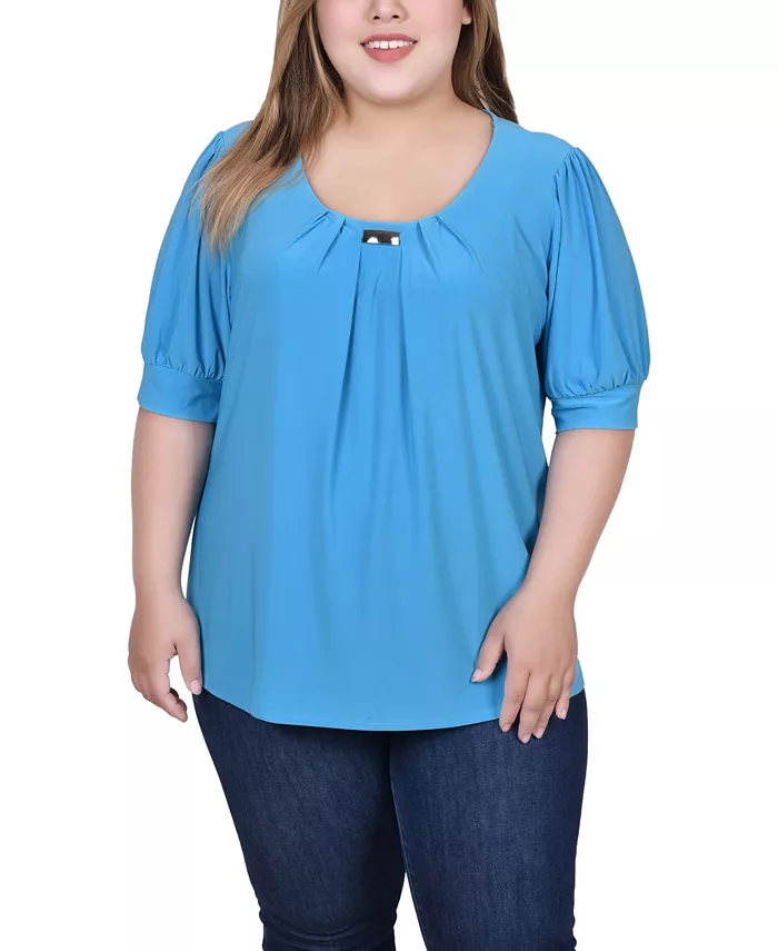 

Плюс сайз топ с короткими рукавами-фонариками и металлической фурнитурой NY Collection, синий