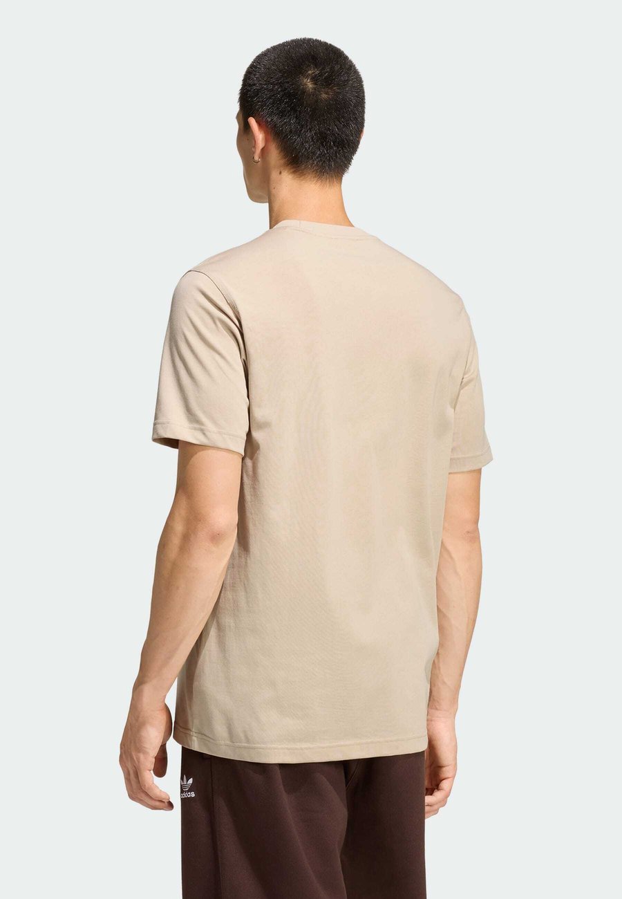 Футболка Adidas Originals TREFOIL TEE, Stone Khaki/Khaki — фото 2