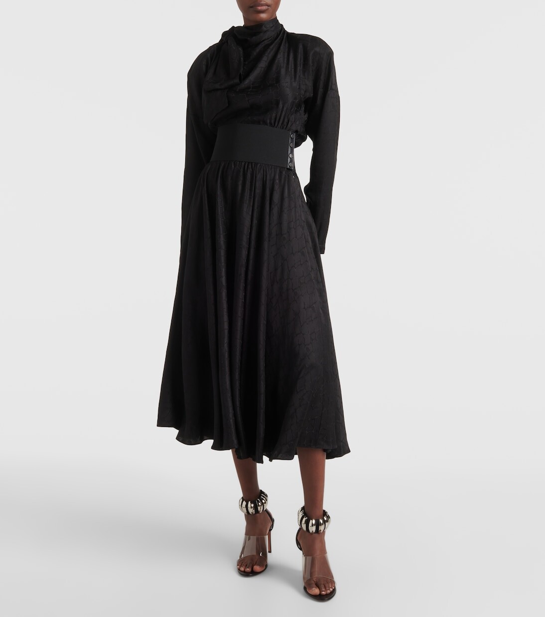 Платье миди из смесового шелка с завязками на воротнике Alaïa, черный — фото 2