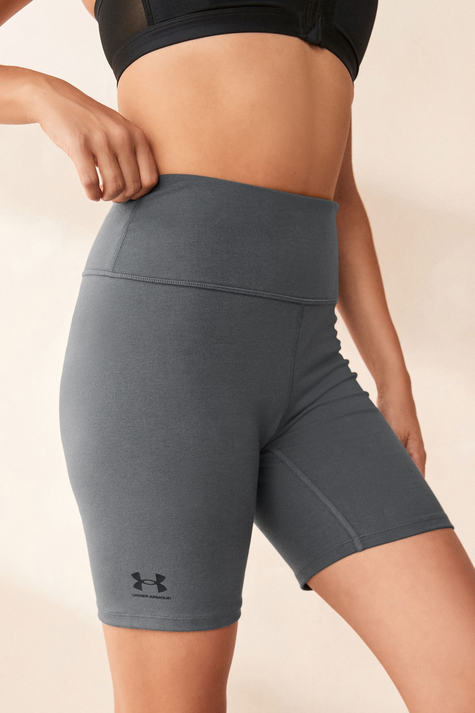 

Шорты кампуса 7 дюймов Under Armour, серый