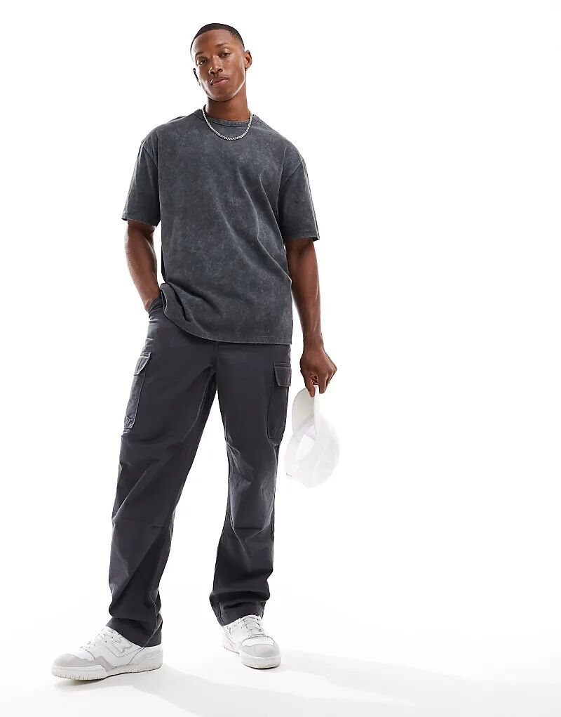 

Свободная футболка цвета стираного угля с принтом бабочки на спине ASOS DESIGN