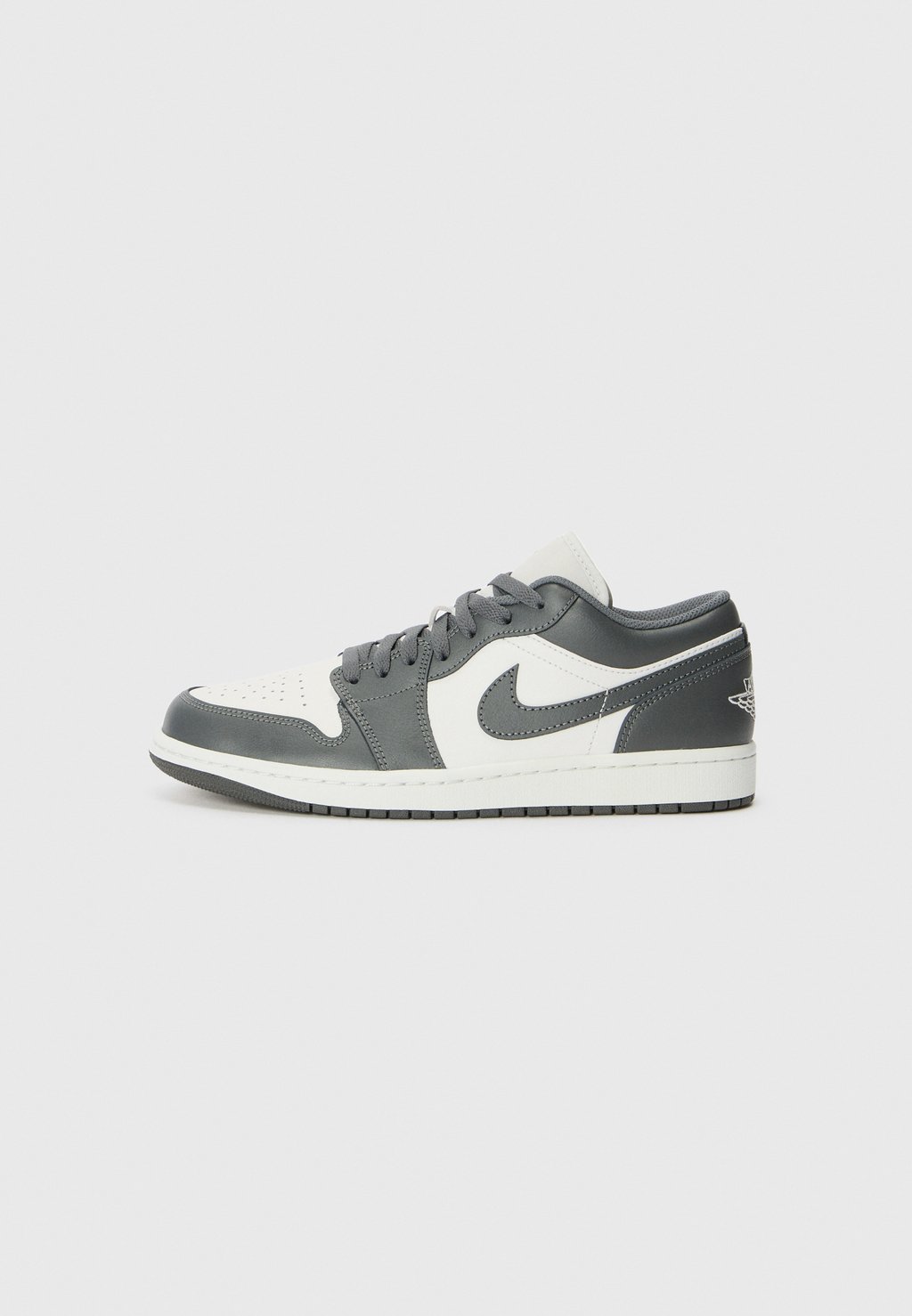 

Кроссовки AIR JORDAN 1, серый