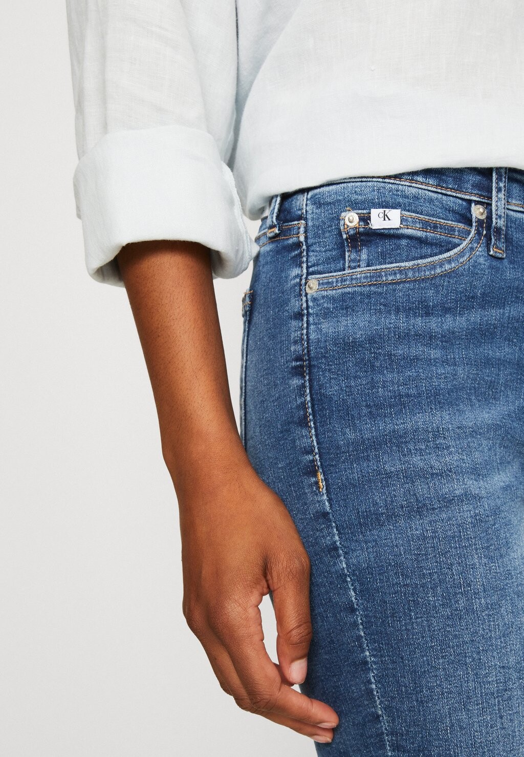 Джинсы Skinny Fit MID RISE Calvin Klein Jeans, темный деним — фото 4