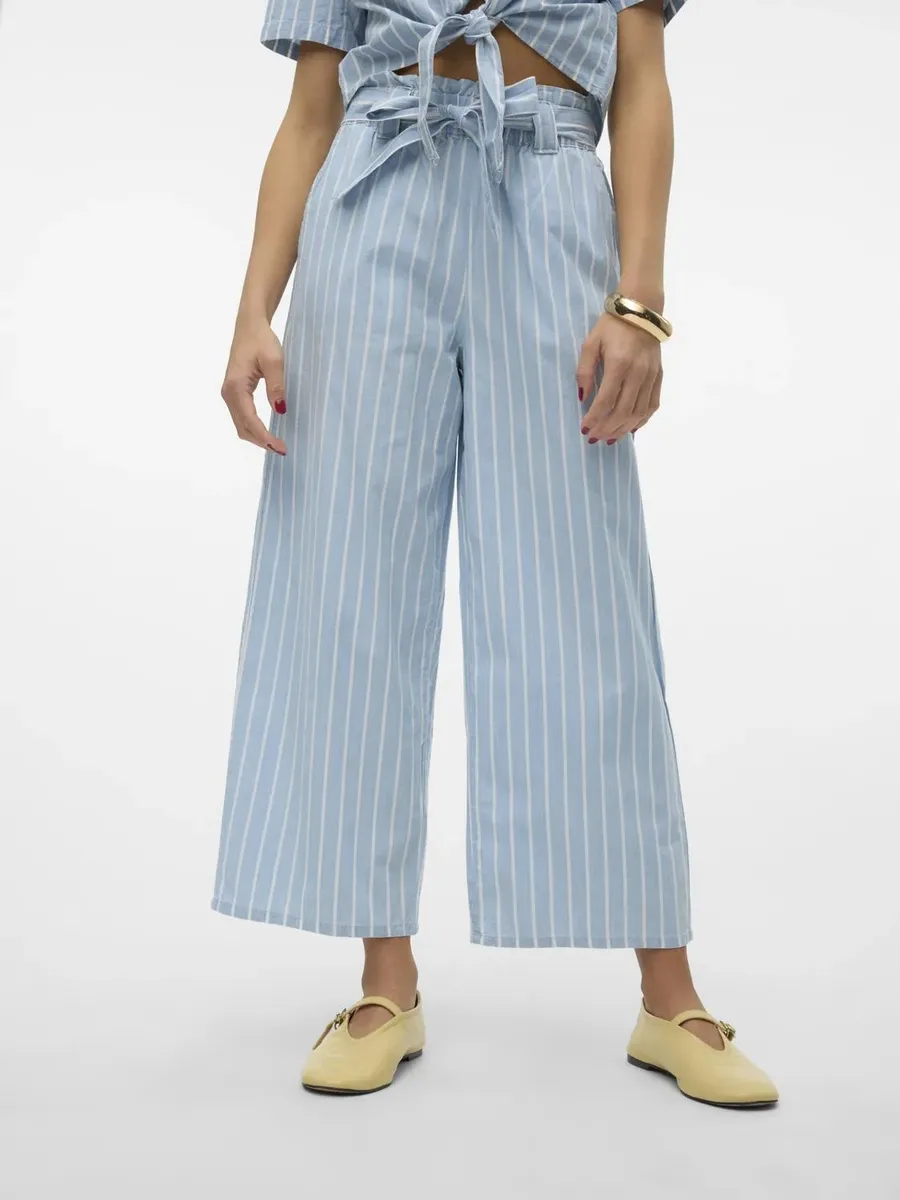 

Vero Moda Кюлоты "VMXENIA HR СВОБОДНЫЕ БРЮКИ-КЮЛОТЫ из ШАМБРЕ", белый