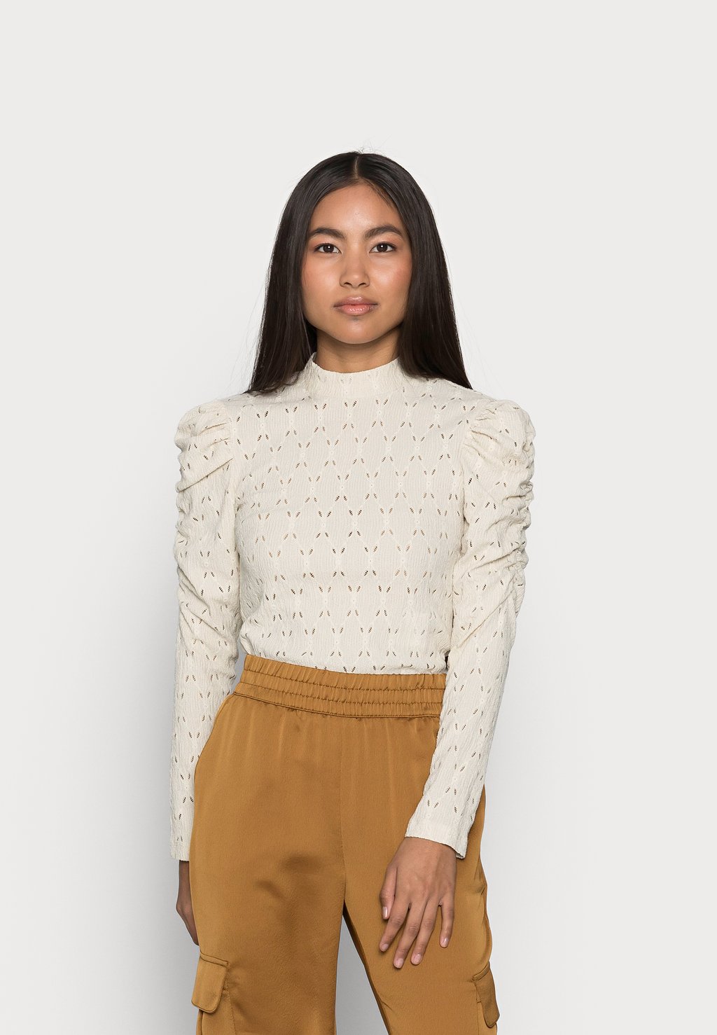 

Топ с длинными рукавами ONLROSALINE HIGHNECK PUFF - Blouse ONLY Petite, бежевый