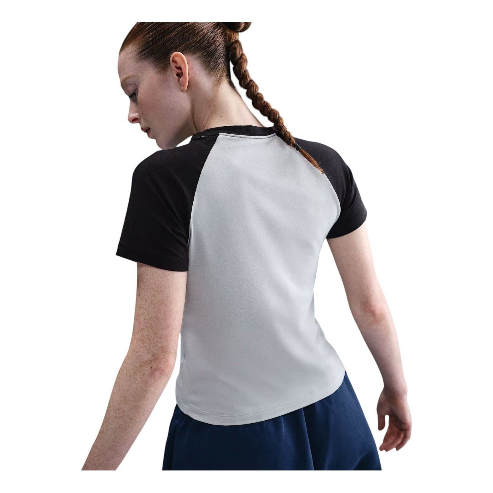 (WMNS) Футболка Nike Sportswear Chill Knit Slim Graphic T-Shirt 'Light Smoke Grey' — фото 2