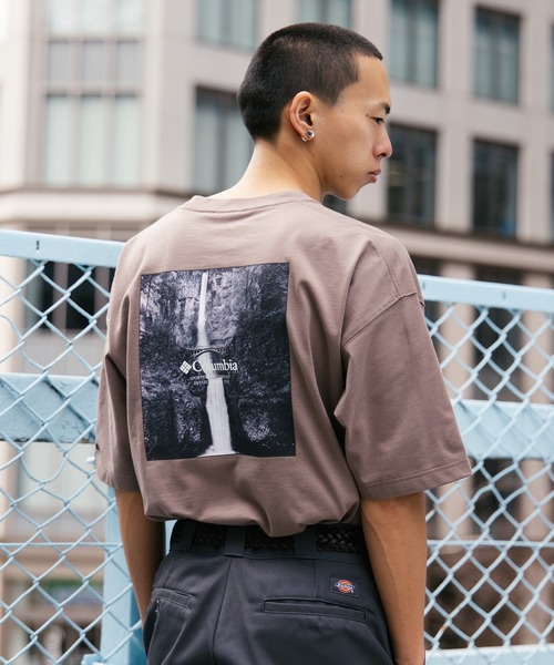 

Футболка Columbia оверсайз с коротким рукавом, защитой от УФ-излучения и принтом на спине, коричневая