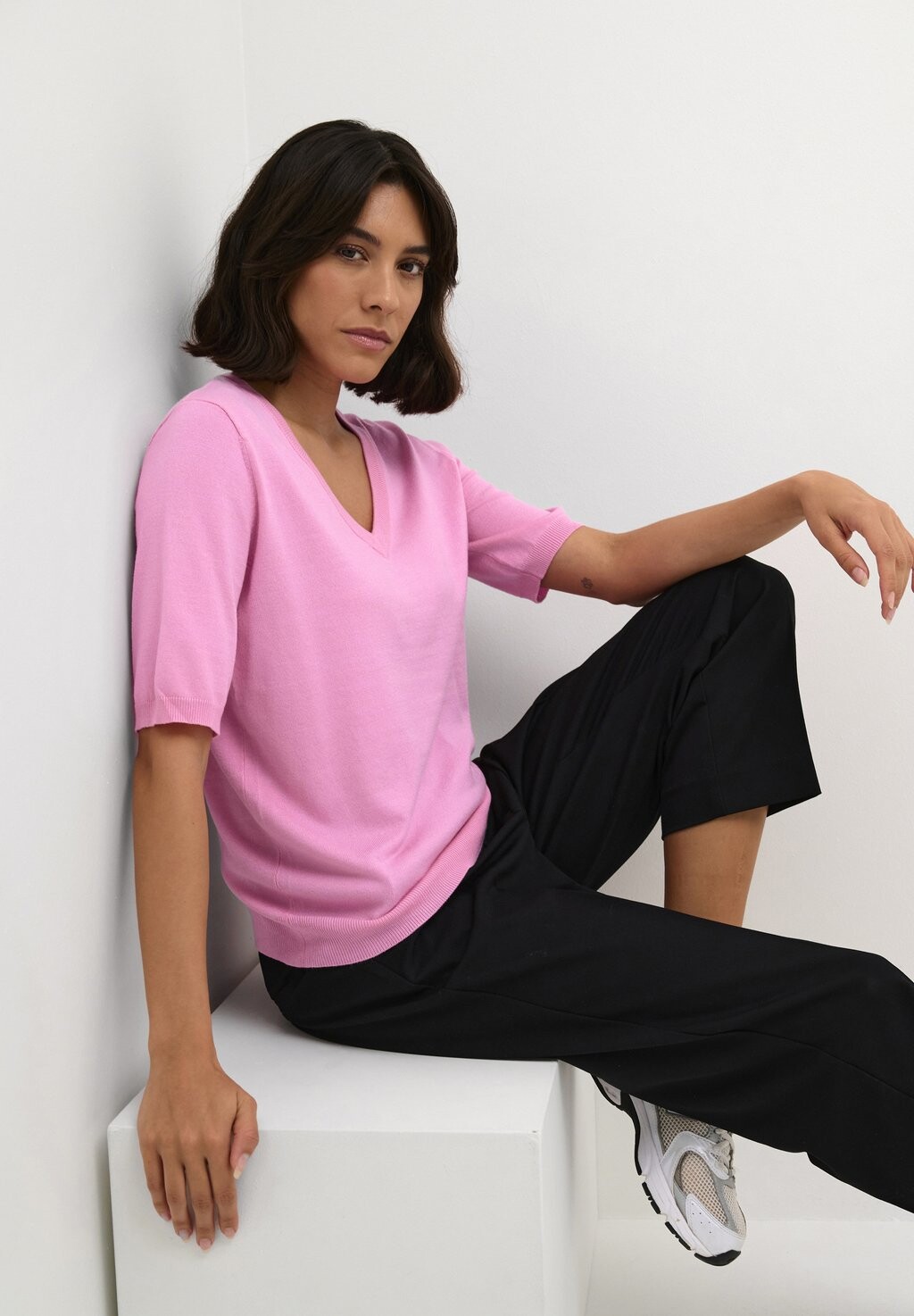 

Базовая футболка LIZZA V-NECK Kaffe, розовый