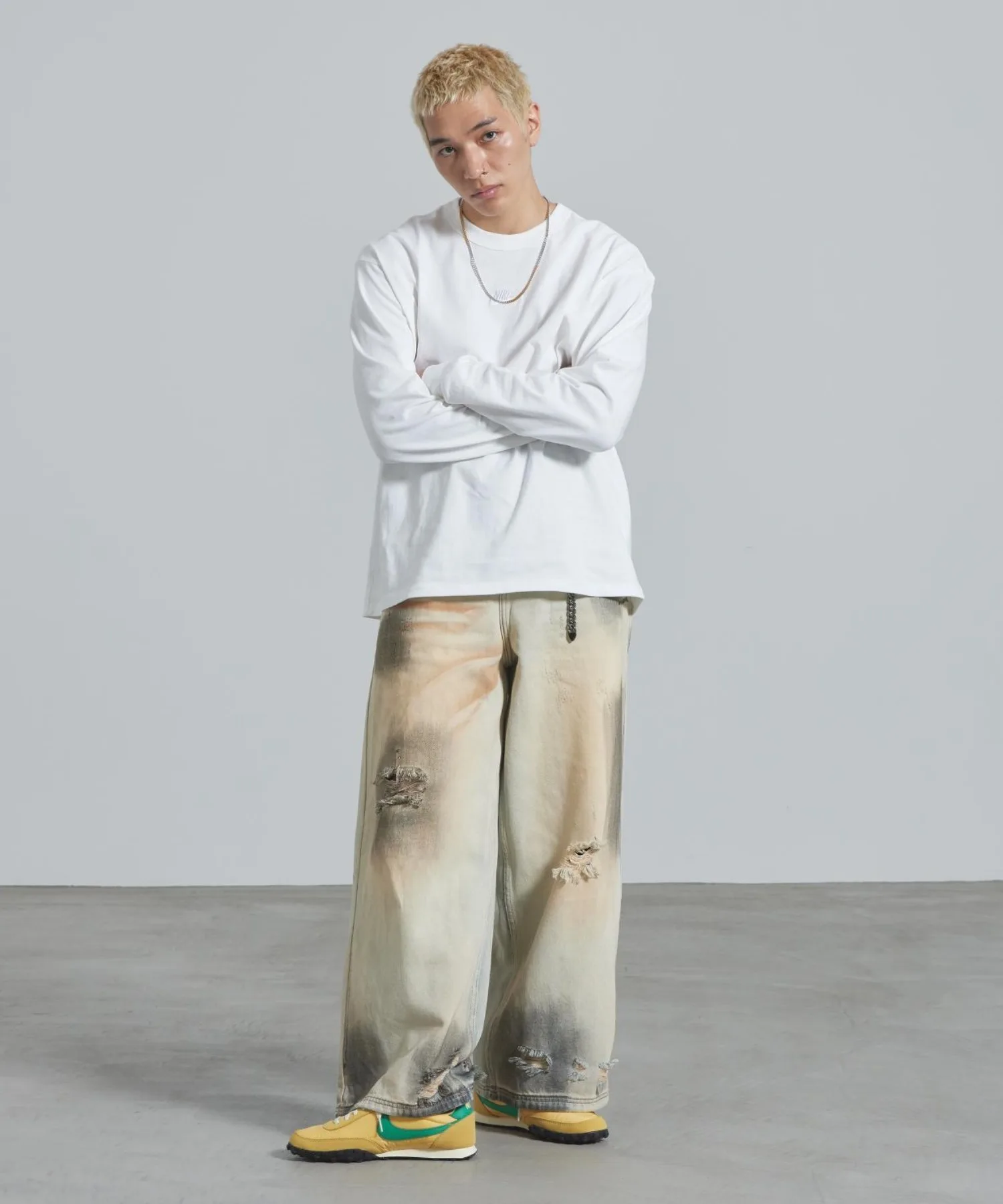 Мужская футболка с длинным рукавом Nike Sportswear Premium Essentials IH1128-100 белая — фото 4