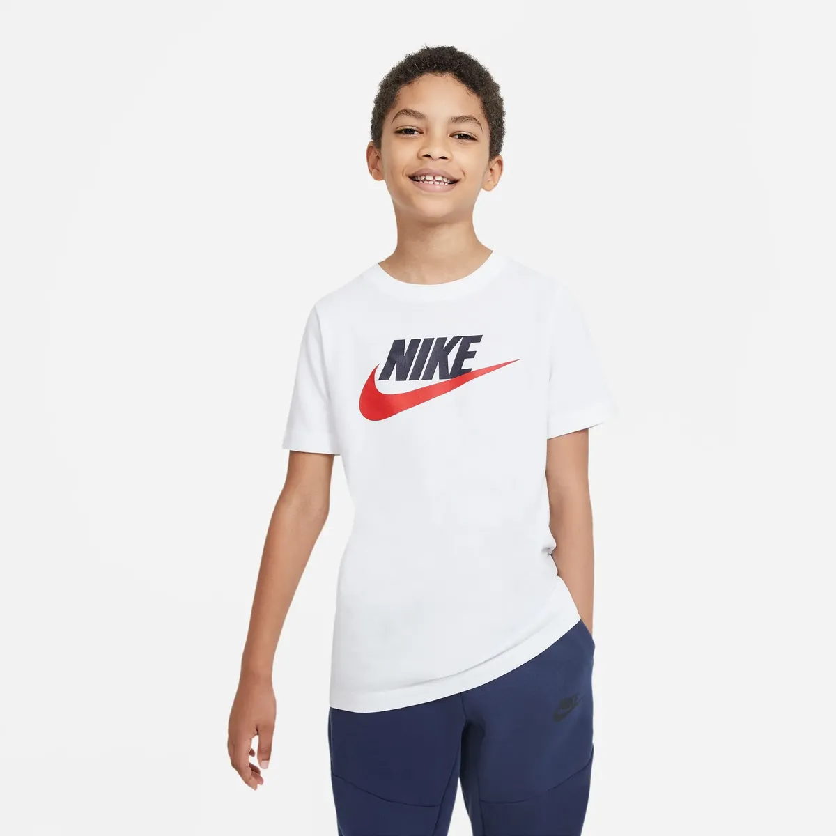 

Футболка Nike Sportswear "БОЛЬШАЯ ДЕТСКАЯ ХЛОПКОВАЯ ФУТБОЛКА", белый