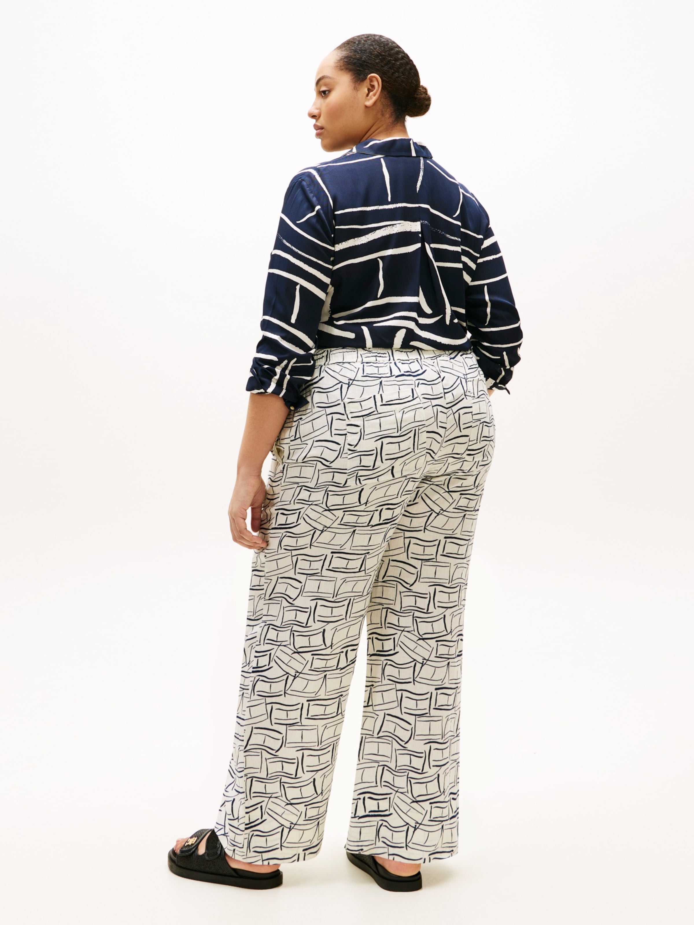 Tommy Hilfiger Curve Широкие брюки 'ESS' из шерсти белого цвета — фото 4
