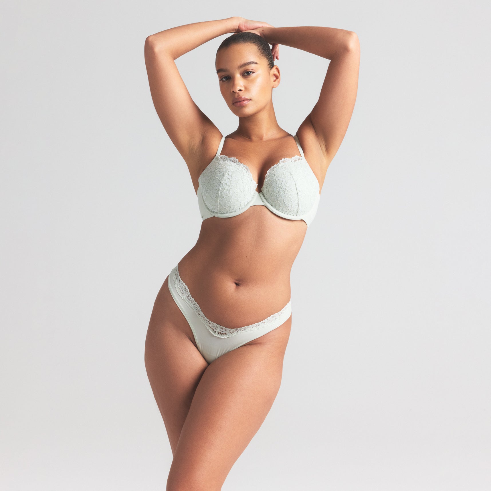 

Стринги SKIMS FITS EVERYBODY LACE, цвет spearmint